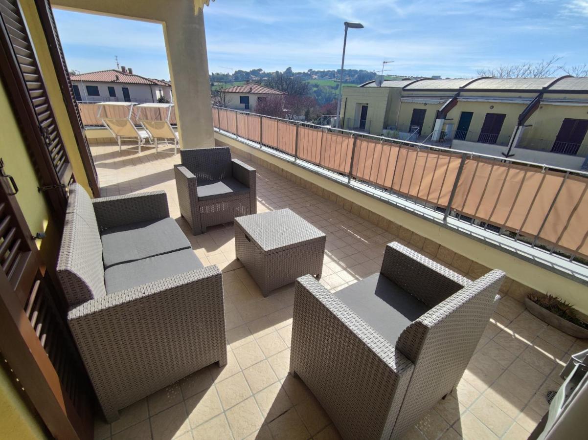 Appartamento L'Azalea - A Due Passi Da Numana Con Grande Terrazzo E Piscina Condominiale Stagionale Sirolo Luaran gambar